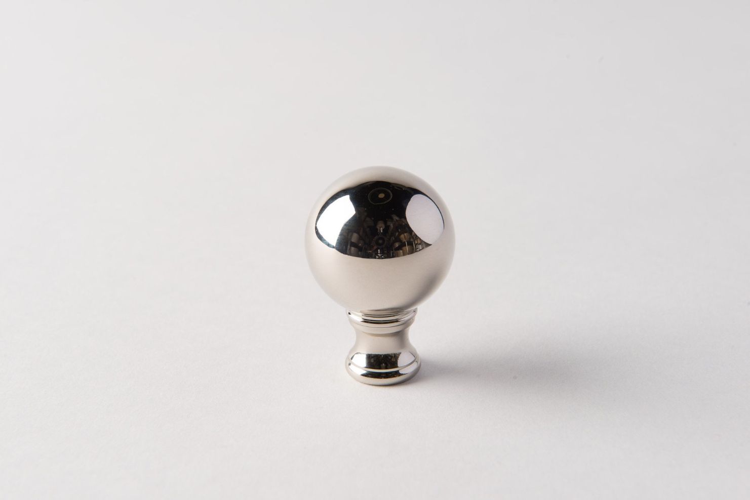 https://www.hotel-lamps.com/resources/assets/images/product_images/Polished Nickel Sphere 32mm.jpg
